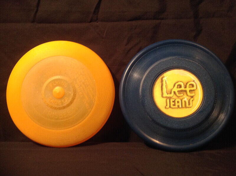 LEE JEANS AND WHAMO FLYING SAUCER FRISBEE'S (VINTAGE) Arts