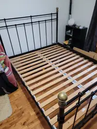 Queen size Metal Bed Frame