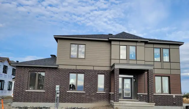 Room for rent in Barrhaven close to Amazon , Costco and Market.