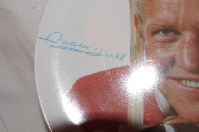 Assiette décorative Bobby Hull Blackhawk de Chicago autographié dans Art et objets de collection  à Laval/Rive Nord - Image 2