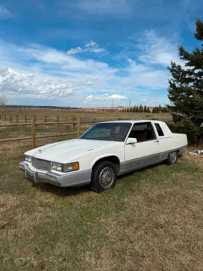 1989 Cadillac Fleetwood Coupe -upgraded stereo with touch screen, car play, subwoofer and amp in tru...