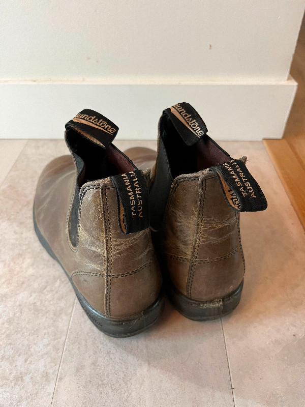 Blundstones size 6 in Women's - Shoes in Saskatoon - Image 2