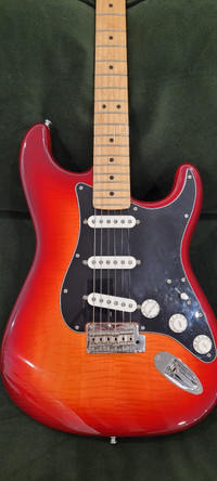 Fender Player Stratocaster HSS PLUS TOP - Manche érable - Aged Cherry Burst  - Guitare électrique