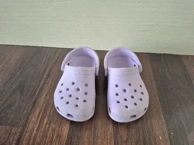 Lilac Crocs size T6, View more