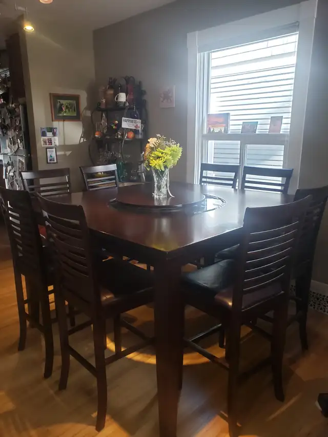 Bar Height Dining Table with 8 stools in Dining Tables & Sets in Calgary - Image 2