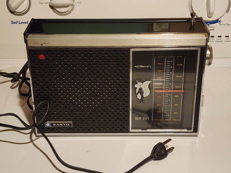 Vintage Sanyo RP 5820 AM/FM radio Arts & Collectibles Ottawa Kijiji