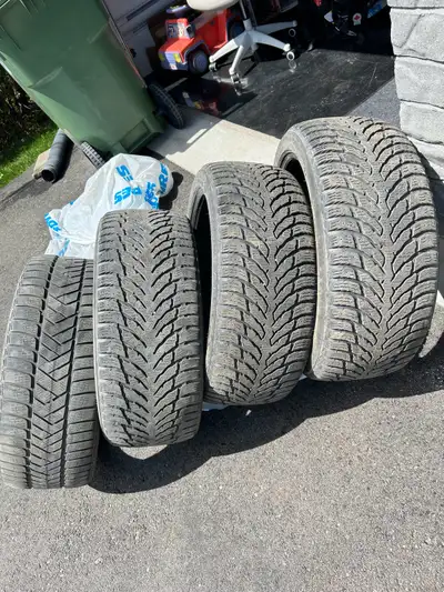 4 winter tires 245/40R20 for sale Was on a POLESTAR 2 2025 3 × Nokian Hakkapeliitta 9 1 × Pirelli So...