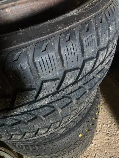 4 Uniroyal Tiger Paw winter tires. Great condition tire treads - used only 2 seasons. 205/60R16 Bolt...