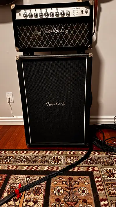 Ampli tete et cabinet 2x12 Ne vend pas separement Flight case pour la tete Condition A1 Tete en sued...