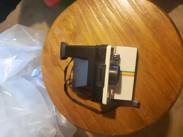 Polaroid land camera63782599307393122