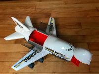 Gros avion Cargo Jumbo de Tomica Airplane