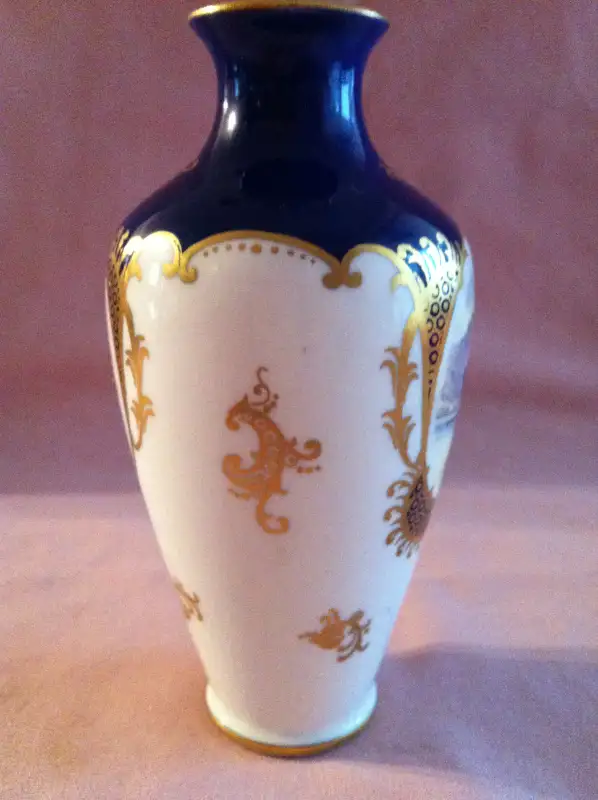 ANTIQUE COALPORT VASE in Arts & Collectibles in Barrie - Image 5