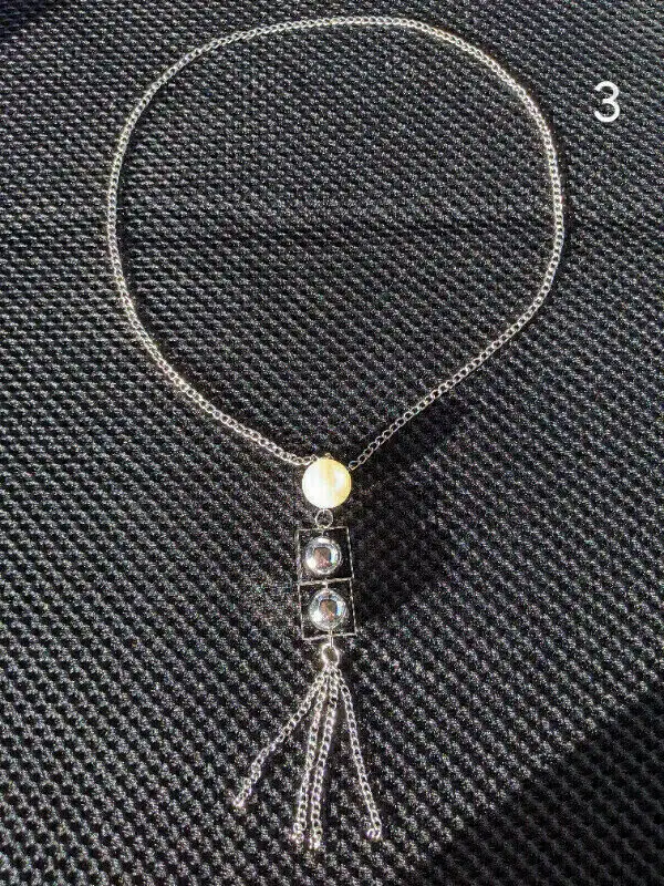 Faux-Pearl Necklaces Party Accessory/Jewelry in Jewellery & Watches in Laval / North Shore - Image 4