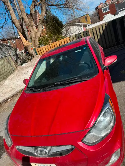 2013 HYUNDAI ACCENT GOOD AND RUNNING.
