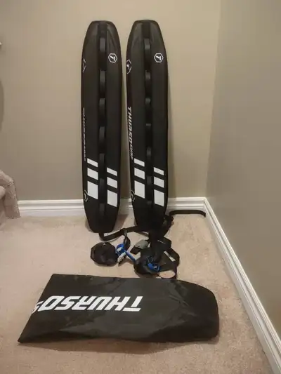 These THURSO SURF roof rack pads are in excellent, like-new condition and provide a secure, versatil...