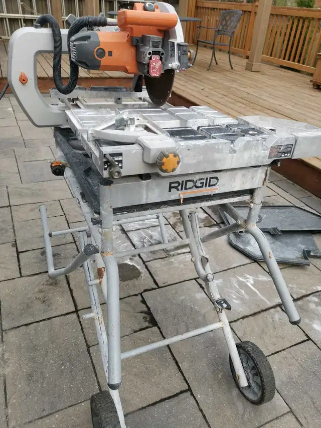 RIDGID 10-inch Wet Tile Saw in Power Tools in Markham / York Region - Image 2