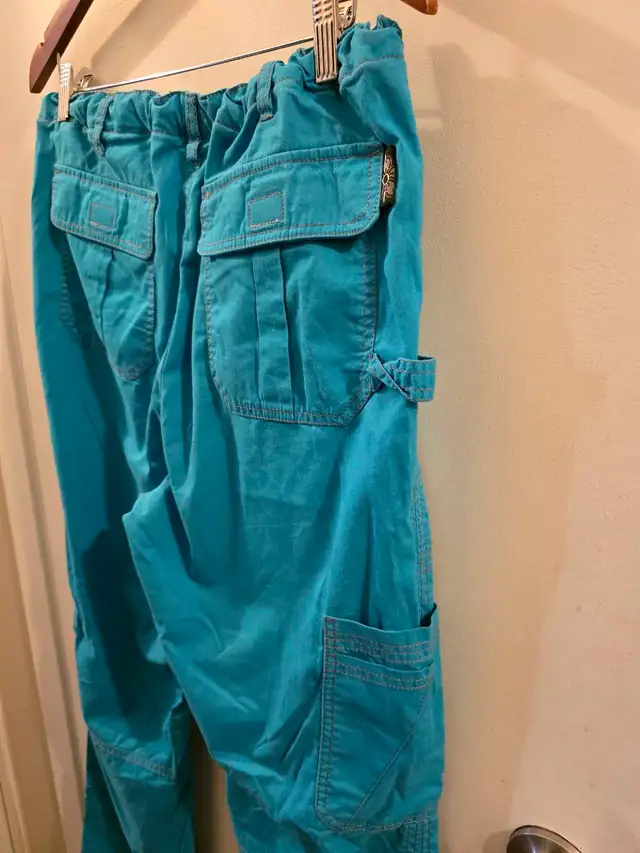 kio scrub pants  in Women's - Bottoms in Edmonton - Image 7