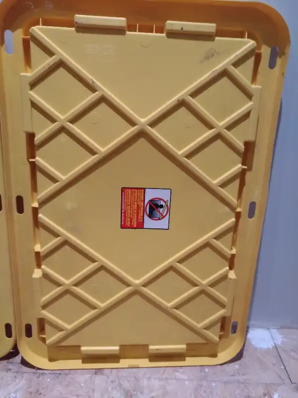 Lid for large Storage Container in Storage & Organization in Brantford - Image 3