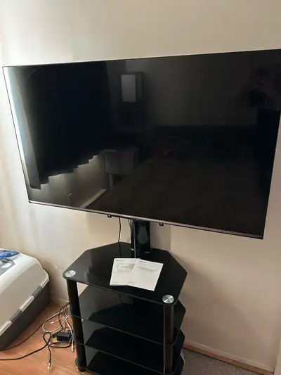 Experience stunning visuals with this Hisense 55U78G, a 55-inch Smart 4K QLED TV boasting a 120 Hz r...