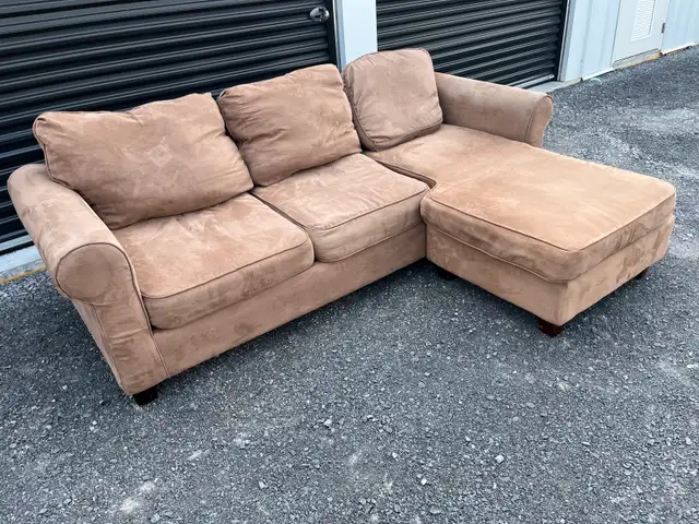 reversible sectional in Couches & Futons in Napanee - Image 3