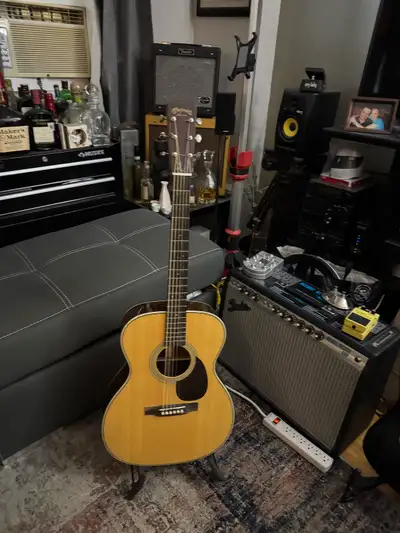 Martin 28 OM  $ 3800  just money cash  pls , View more