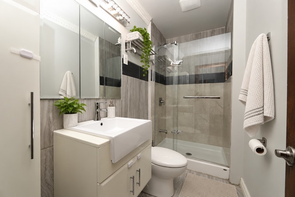 Detached 5-Bedroom Home | 60x213 Lot | Streetsville Mississauga, photo 6 of 10