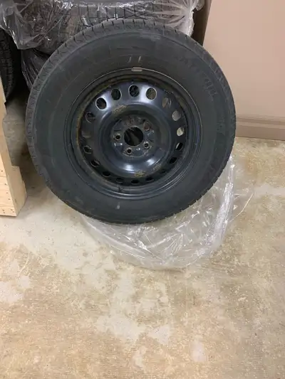 -4 Michelin Latitude tires X-ice, 235/65R17 with rims. Built in tire pressure gauge $450 -4 Michelin...