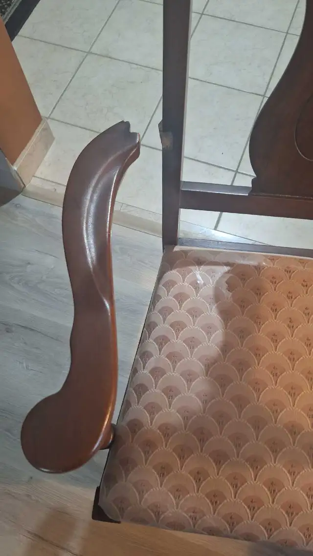Real wood dining table set with 5 chairs in Dining Tables & Sets in Mississauga / Peel Region - Image 10