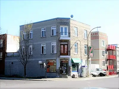 A decent room for one-person occupancy. In a large shared house. Available immediately. Monthly, med...