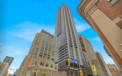 Move into luxury at the newly constructed Rosedale on Bloor! This chic, modern studio condo offers b...
