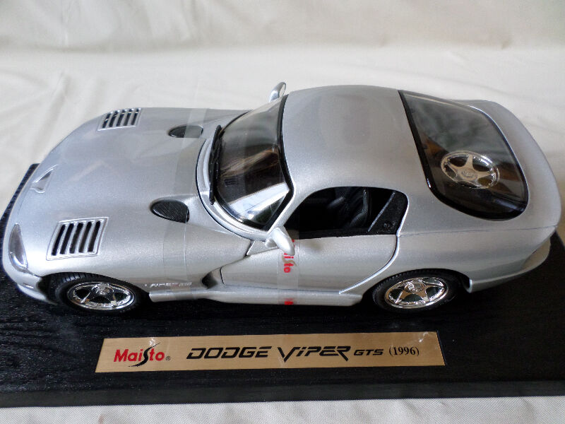 Dodge Viper GTS (1996) - Silver; 1:18 Scale - Maisto NEW in BOX