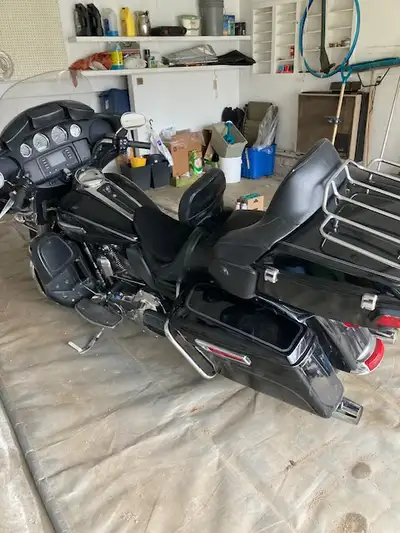 2014 Harley Ultra Classic loaded new back tire battery 365000 kil $ 7250.00 call 780-720-8989