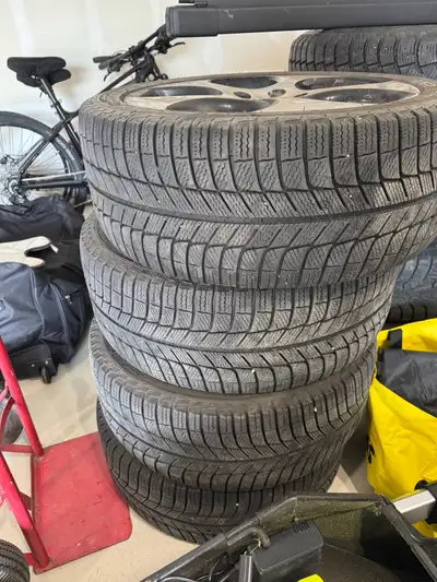 OEM VW Detroit/Huffs Ran on a 2024 Golf R for 1 winter 245/40/R18 Michelin X-Ice winter tires 9/32nd...