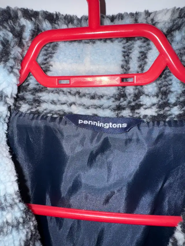 Penningtons Fleece Jacket in Women's - Tops & Outerwear in Calgary - Image 3