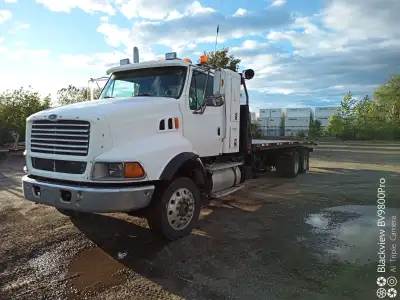 1997 FORD LT9500 TANDEM ROLLBACK - NO ELD AND NO DEF FLUID! 28 ft JerrDan Deck, 20,000 LB winch. Tan...