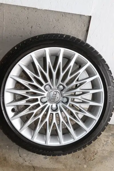 I am selling 4 Pirelli Sottozero-3 winter tires and rims Siize is 225-40 R 18. They are from an Audi...