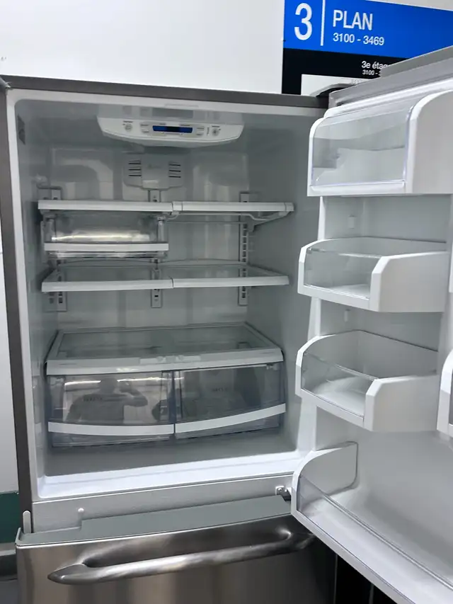 Frigidaire and stove perfect condition very nice in Stoves, Ovens & Ranges in City of Montréal - Image 10