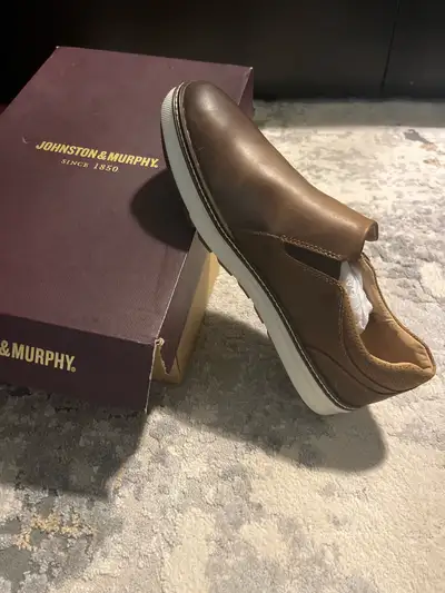 These are a pair of Johnston & Murphy McGuffey Lug shoes, size 9, crafted from full-grain leather. T...