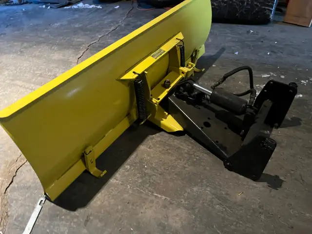 gratte hydraulique pour tracteur John Deere in Lawnmowers & Leaf Blowers in Saint-Jean-sur-Richelieu - Image 3