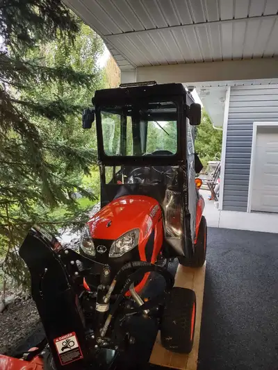 2020 Kubota tractor BX 2380, heated cab front snow blower diesel engine like new condition only 100...