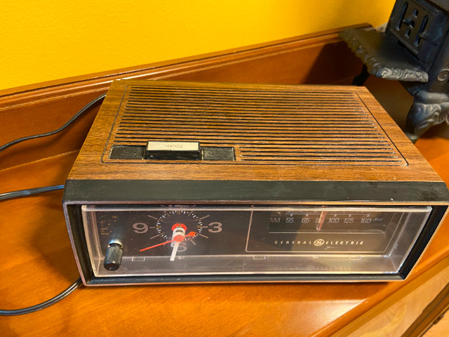 Vintage GE Radio wood grain 471614 Dial Japan electric in Arts & Collectibles in Oshawa / Durham Region - Image 4