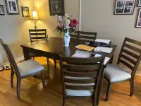 Like New Solid Wood Dining Set