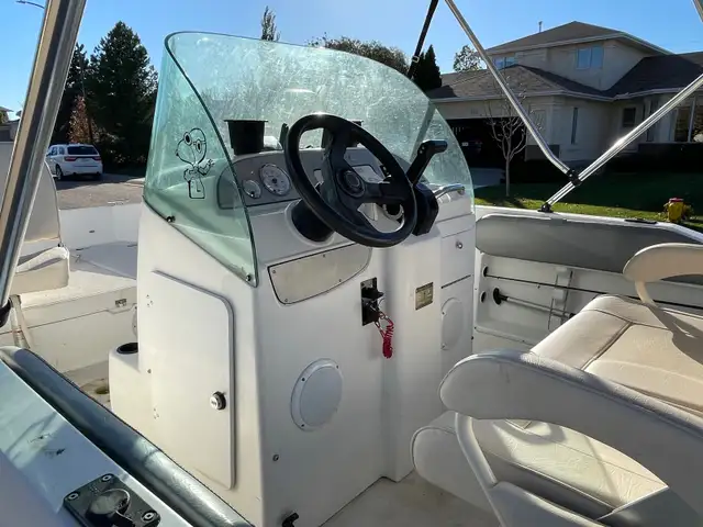 Doral Ibiza 190 Center Console in Powerboats & Motorboats in Saskatoon - Image 11