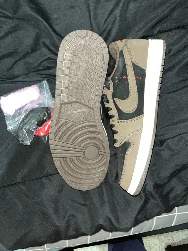 travis scott air jordan 1 low in Men's Shoes in Mississauga / Peel Region - Image 7