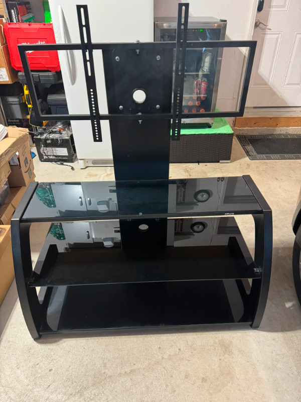 TV stand with bracket in Video & TV Accessories in Oakville / Halton Region - Image 2