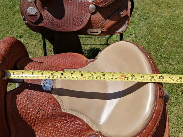 Custom made barrel saddle in Equestrian & Livestock Accessories in North Bay - Image 2