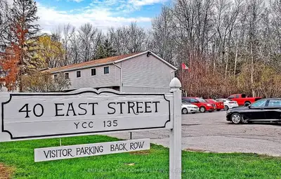 3 Bedroom Townhouse for Rent – Georgina Spacious and clean 3-bedroom, 1-washroom townhouse available...