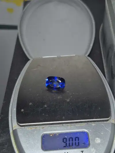 9.00ct Natural blue sapphire gemstone, View more