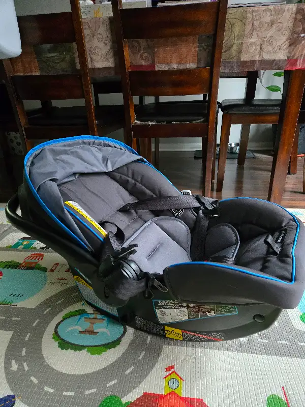 Graco Snugride 35 Lite LX Infant Rear Facing Car Seat in Strollers, Carriers & Car Seats in Mississauga / Peel Region - Image 4
