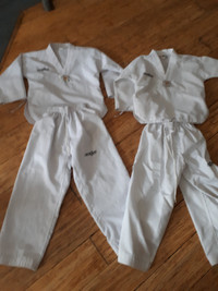 2 Uniformes de Taekwondo - enfants